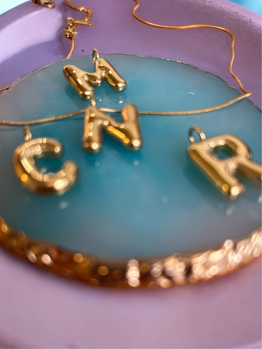 Collar de letras “Balloon”