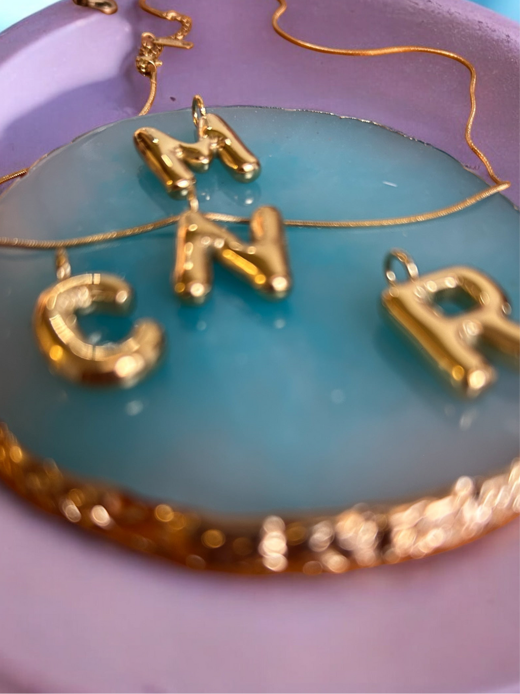 Collar de letras “Balloon”