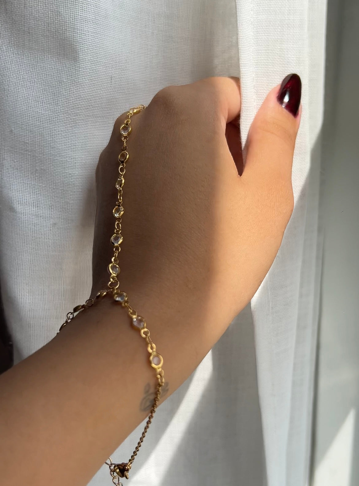 The Goddess Cadena de manos