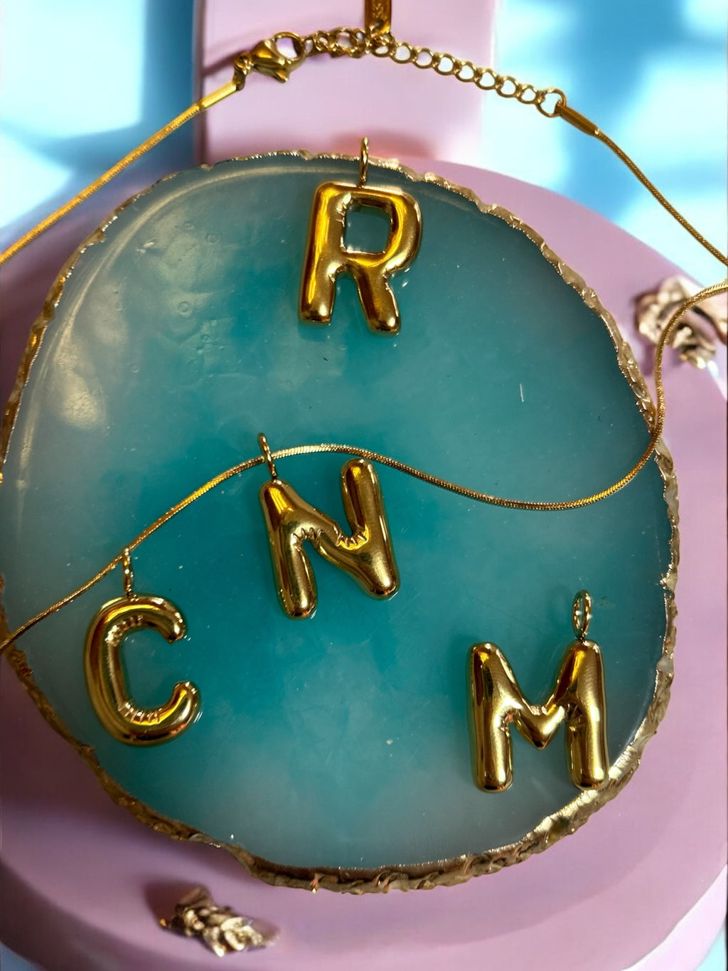 Collar de letras “Balloon”