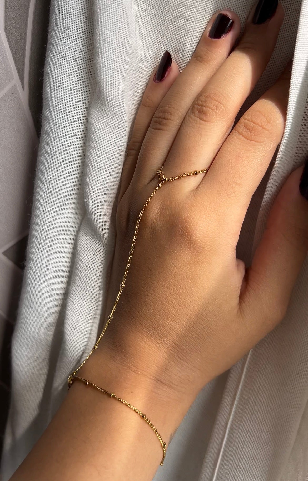 The Goddess Cadena de manos