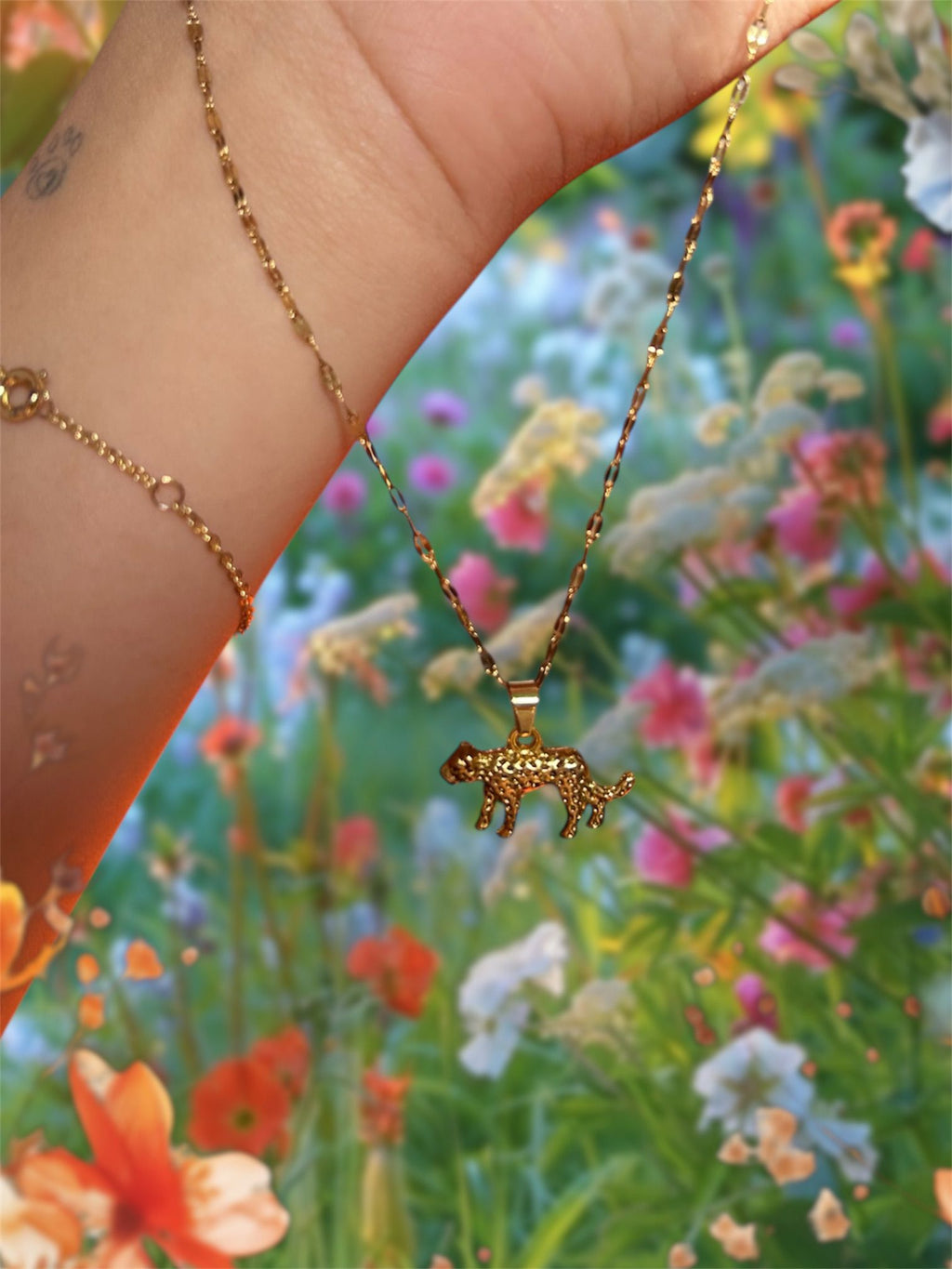 Artesania Coleccion - Leopardo en cadena chapada en oro 18K