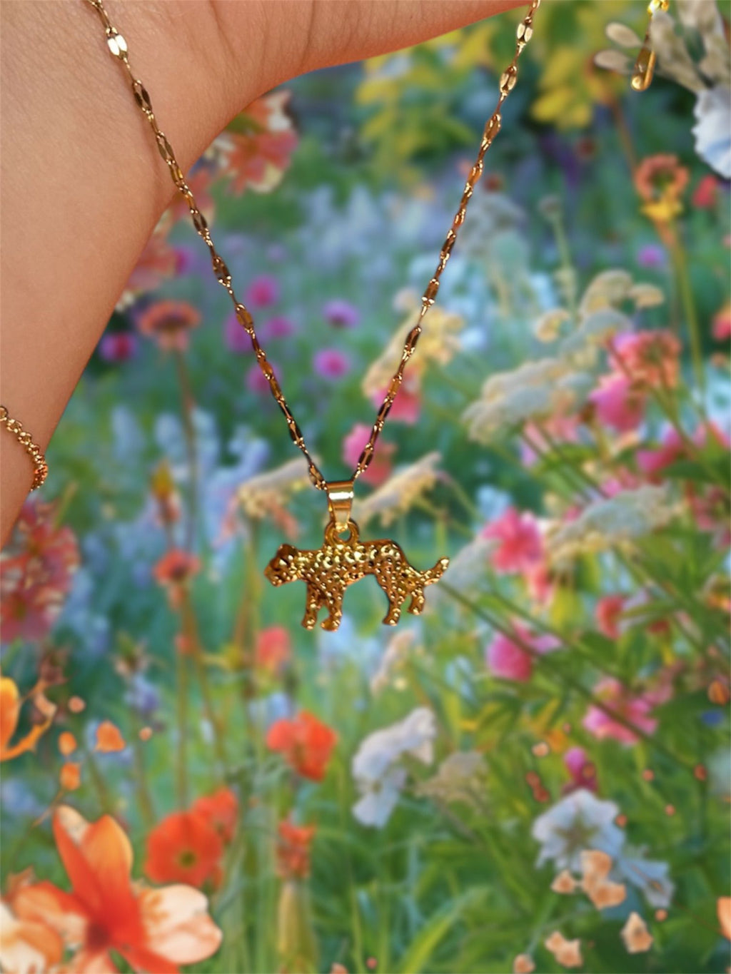 Artesania Coleccion - Leopardo en cadena chapada en oro 18K