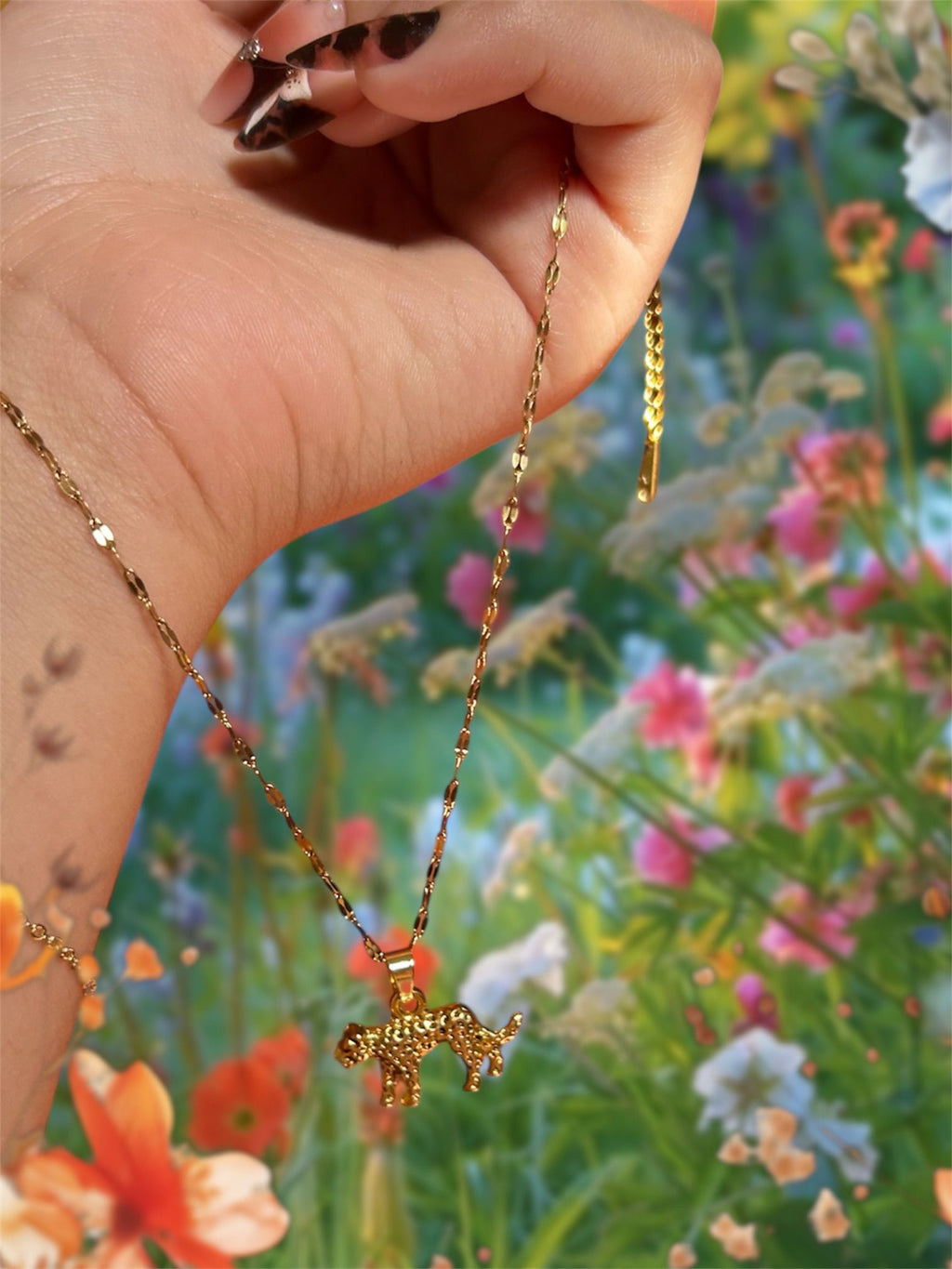 Artesania Coleccion - Leopardo en cadena chapada en oro 18K